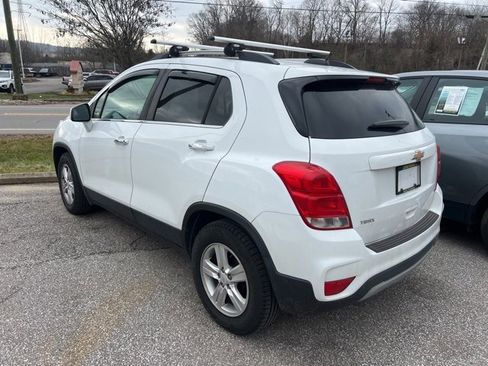 Used 2018 Chevrolet Trax LT w/ LT Convenience Package image 4