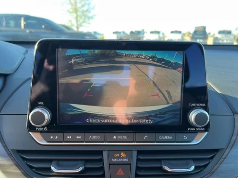 Used 2025 Nissan Altima 2.5 SV image 15