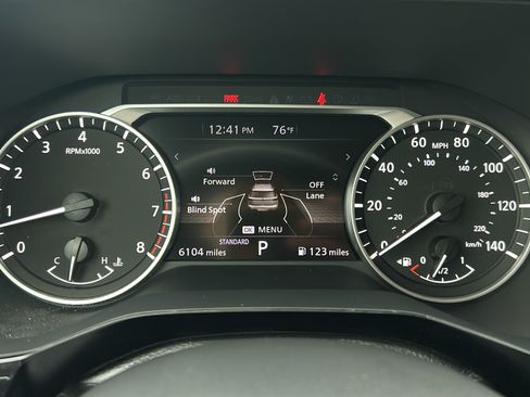 Used 2025 Nissan Pathfinder SV w/ SV Premium Package FWD image 27