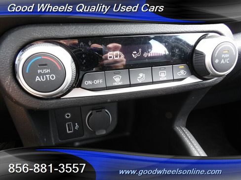 Used 2020 Nissan Kicks SR FWD image 20