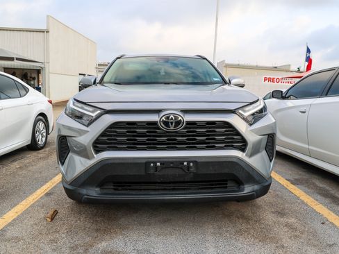 Used 2022 Toyota RAV4 XLE w/ Convenience Package FWD image 18