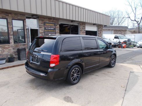 Used 2015 Dodge Grand Caravan SE w/ Quick Order Package 29E SE image 3