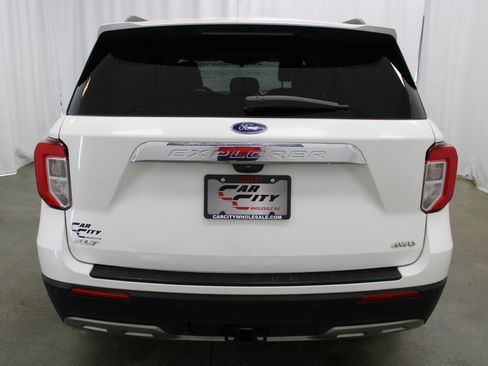 Used 2021 Ford Explorer XLT w/ Equipment Group 202A image 7