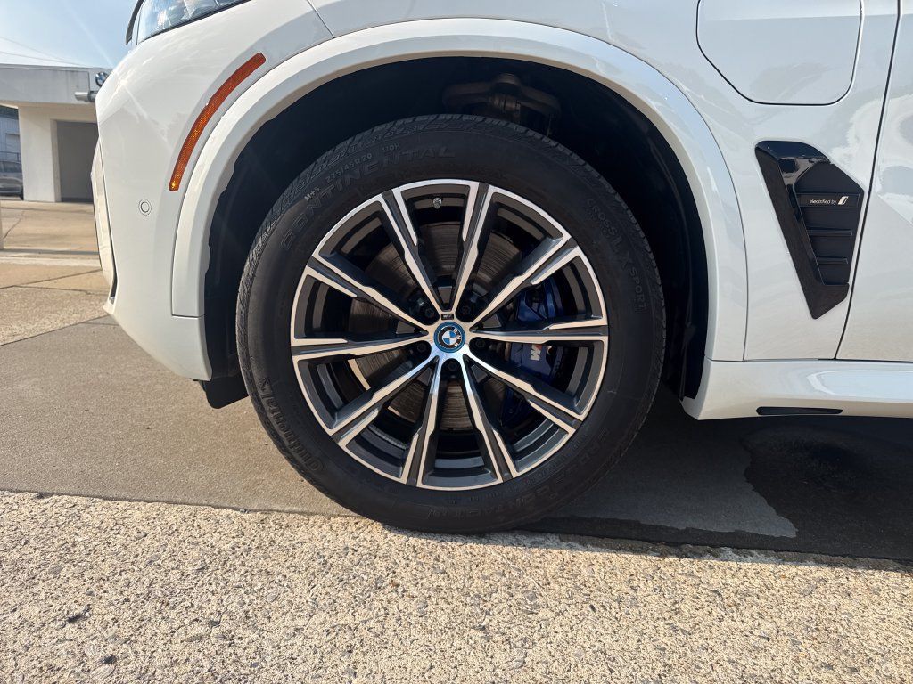 Used 2024 BMW X5 xDrive50e w/ M Sport Package AWD/4WD image 30