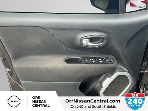 Used 2020 Jeep Renegade Latitude FWD image 16