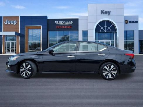 Used 2022 Nissan Altima 2.5 SV FWD image 2