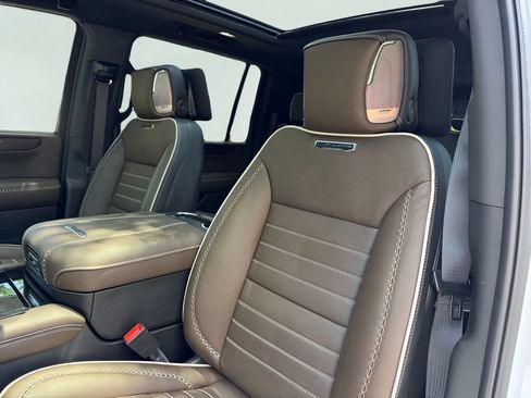 New 2026 GMC Yukon XL Denali Ultimate w/ LPO, Floor Liner Package AWD/4WD image 9