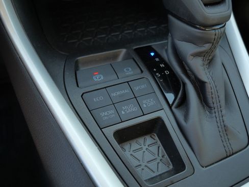 Certified 2025 Toyota RAV4 XLE AWD/4WD image 30