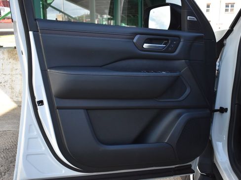 Used 2025 Nissan Armada SL w/ Captain's Chari Seat Package AWD/4WD image 12