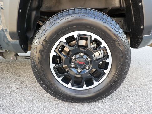 Certified 2025 Toyota Tacoma TRD Off-Road w/ TRD Off Road Upgrade Package AWD/4WD image 17