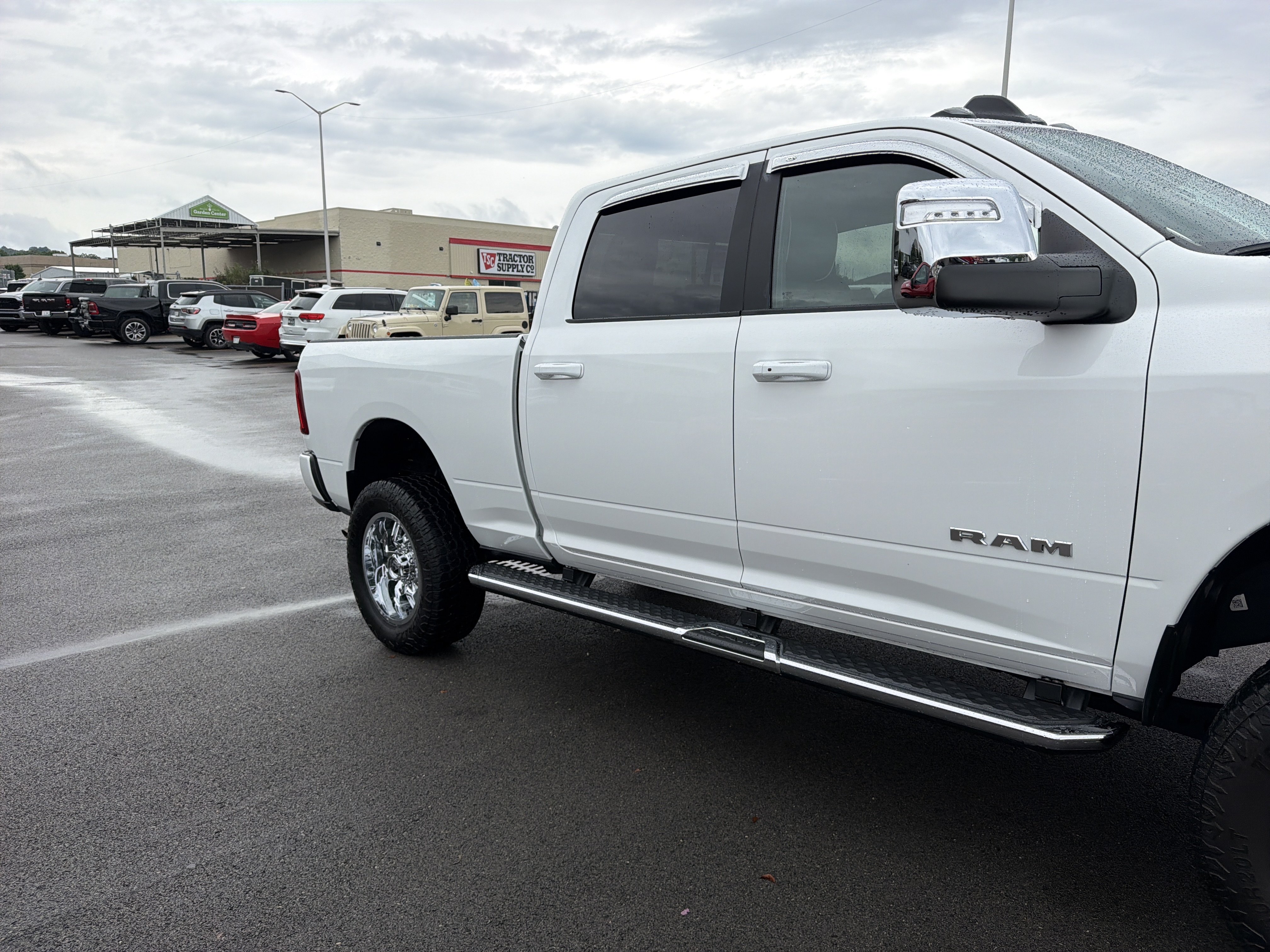 Used 2026 RAM 2500 Laramie AWD/4WD image 5