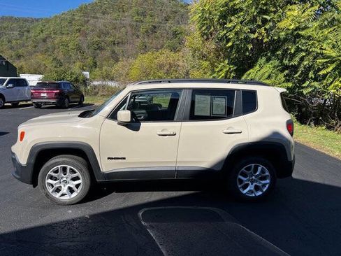 Used 2015 Jeep Renegade Latitude w/ Cold Weather Group II image 8