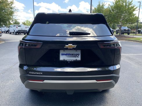 Used 2026 Chevrolet Equinox LT FWD image 8