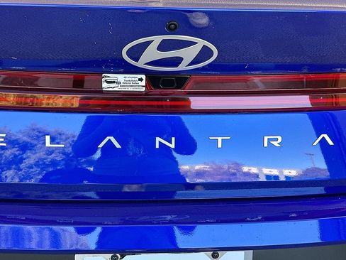 New 2025 Hyundai Elantra Limited image 21