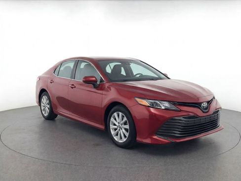 Used 2018 Toyota Camry LE FWD image 8