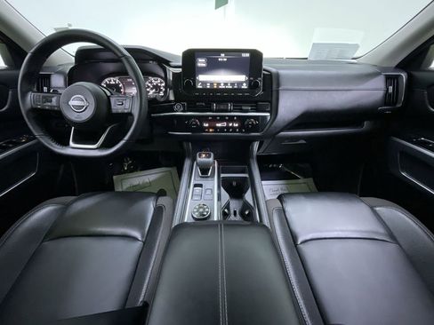 Used 2024 Nissan Pathfinder SL image 18