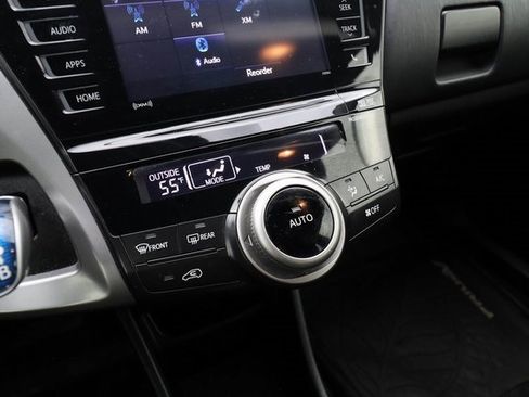 Used 2017 Toyota Prius V Four image 5