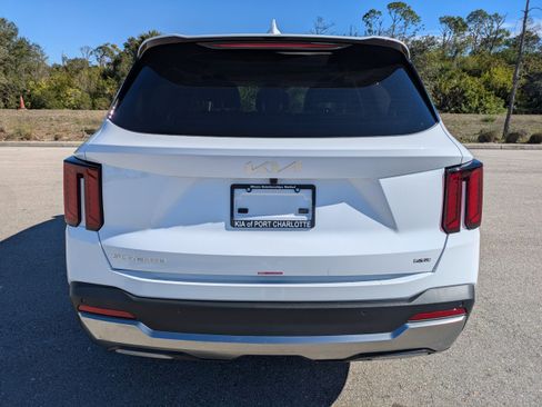 Certified 2025 Kia Sorento S image 6