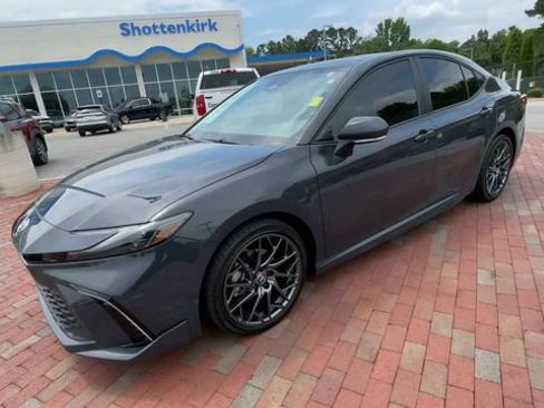 Used 2025 Toyota Camry XSE FWD image 5