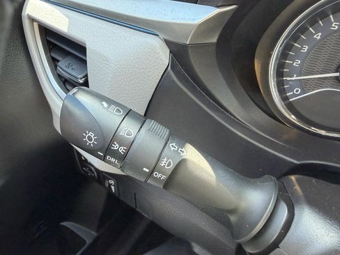 Used 2015 Toyota Corolla LE FWD image 25
