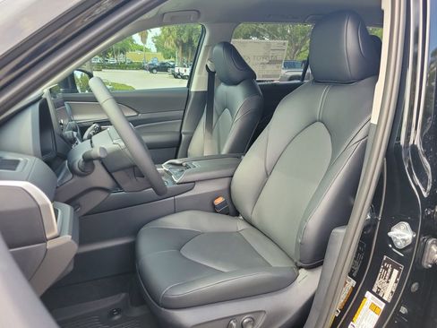 New 2026 Toyota Grand Highlander XLE FWD image 18