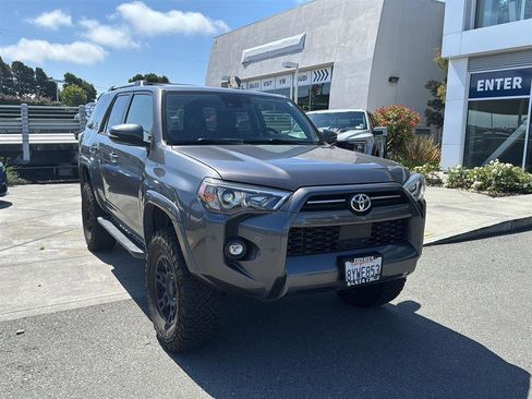 Used 2022 Toyota 4Runner SR5 Premium w/ Moonroof Package AWD/4WD image 4