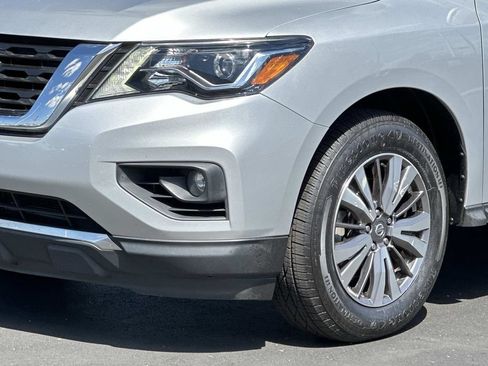 Used 2019 Nissan Pathfinder SL FWD image 8