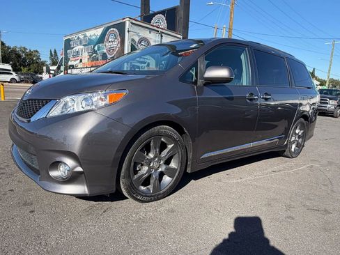 Used 2015 Toyota Sienna SE Premium image 16