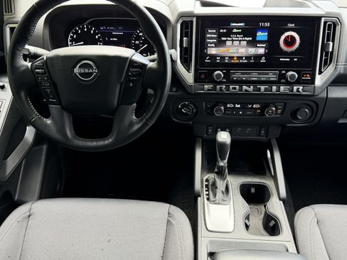 Used 2025 Nissan Frontier SV w/ SV Convenience Package AWD/4WD image 6