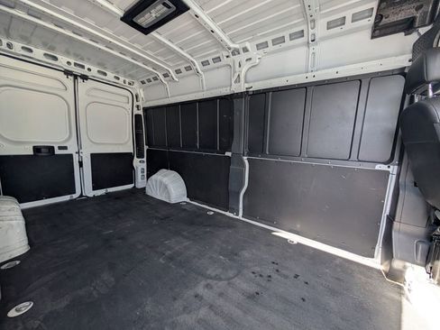 Used 2025 RAM ProMaster 2500 w/ Convenience Group FWD image 15