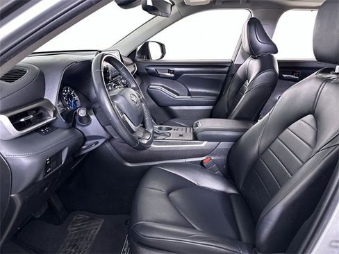 Used 2022 Toyota Highlander XLE image 20