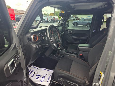 Used 2021 Jeep Gladiator Mojave w/ Cold Weather Group AWD/4WD image 14