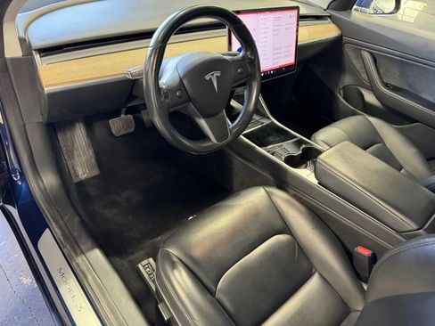 Used 2018 Tesla Model 3 RWD image 9