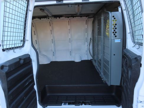 Used 2015 Chevrolet Express 2500 image 13