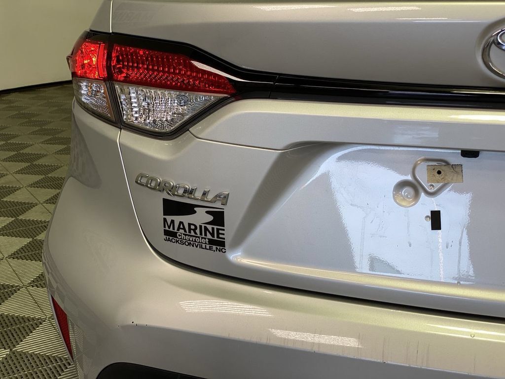 Used 2025 Toyota Corolla LE FWD image 35