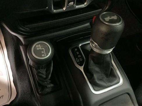 Used 2021 Jeep Wrangler Unlimited Sport image 24