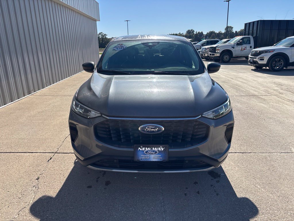 Used 2024 Ford Escape Active AWD/4WD image 2
