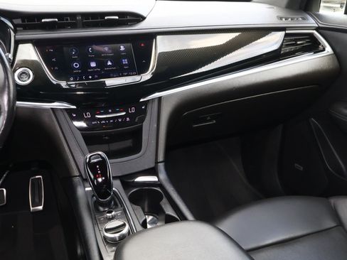 Certified 2022 Cadillac XT6 Sport w/ Technology Package image 17