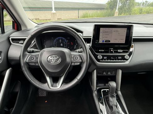 Certified 2025 Toyota Corolla Cross XLE AWD/4WD image 15