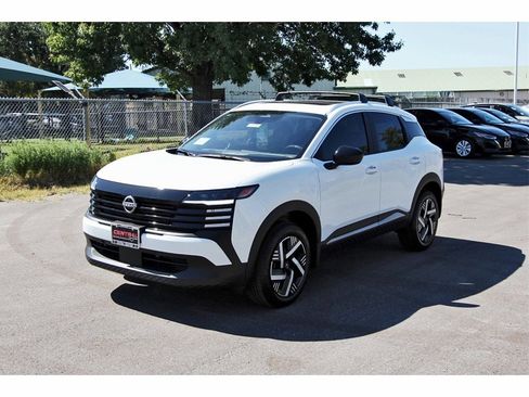 New 2026 Nissan Kicks SV w/ SV Premium Package image 2