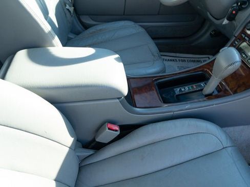 Used 2000 Toyota Avalon XLS image 36