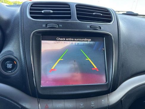 Used 2018 Dodge Journey Crossroad w/ Nav & Sun Group FWD image 16