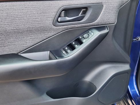 Used 2023 Nissan Rogue S AWD/4WD image 19