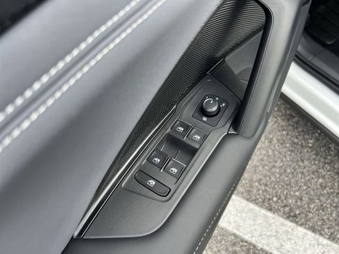 New 2025 Volkswagen Tiguan SE image 13