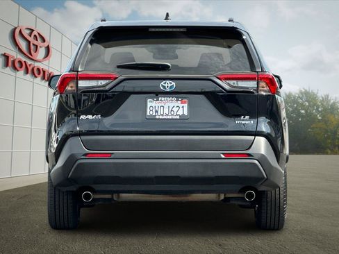 Certified 2021 Toyota RAV4 LE AWD/4WD image 4