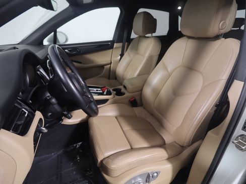 Used 2023 Porsche Macan image 5