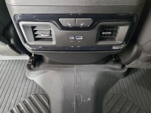 Used 2024 GMC Sierra 3500 AT4 w/ AT4 Premium Plus Package image 18