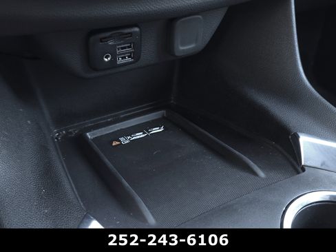 Used 2023 Chevrolet Traverse Premier image 17