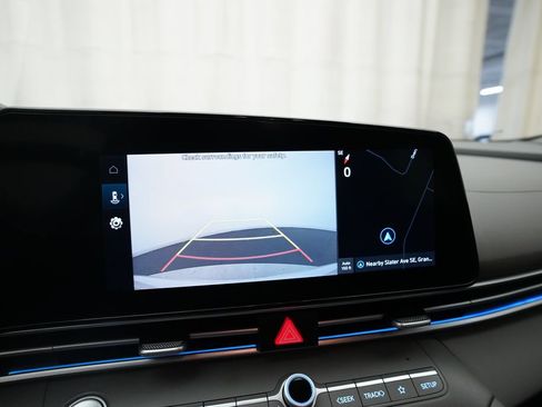 Used 2024 Hyundai Elantra SEL FWD image 19