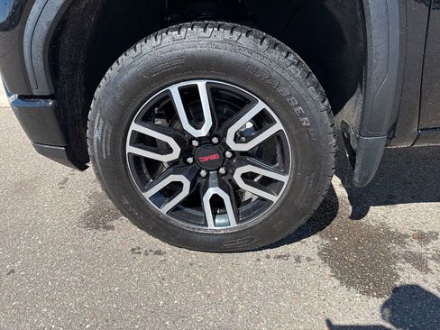 Used 2023 GMC Sierra 1500 AT4 w/ AT4 Preferred Package image 5